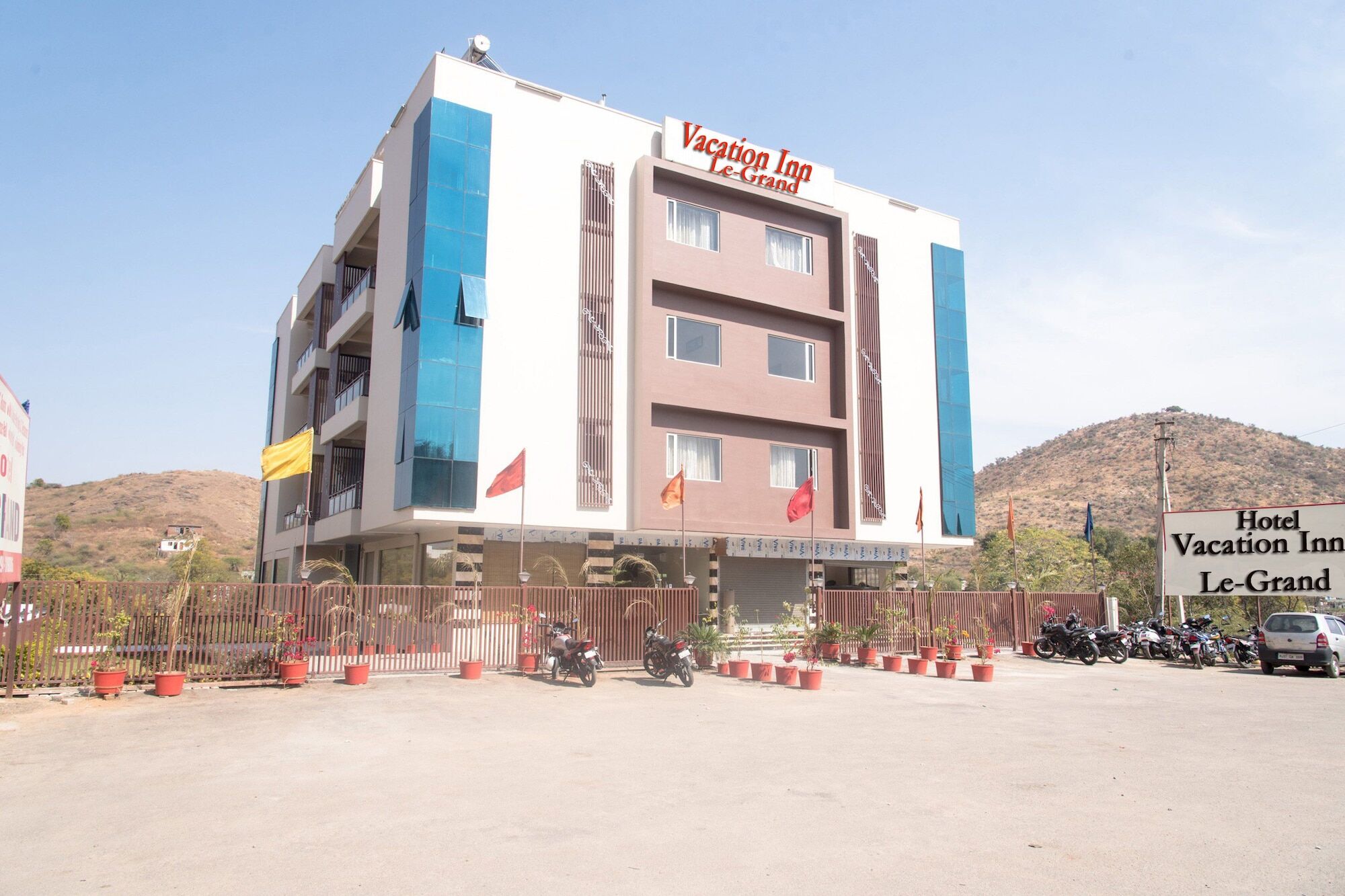 Tulip Le Grand Hotel Udaipur Eksteriør billede